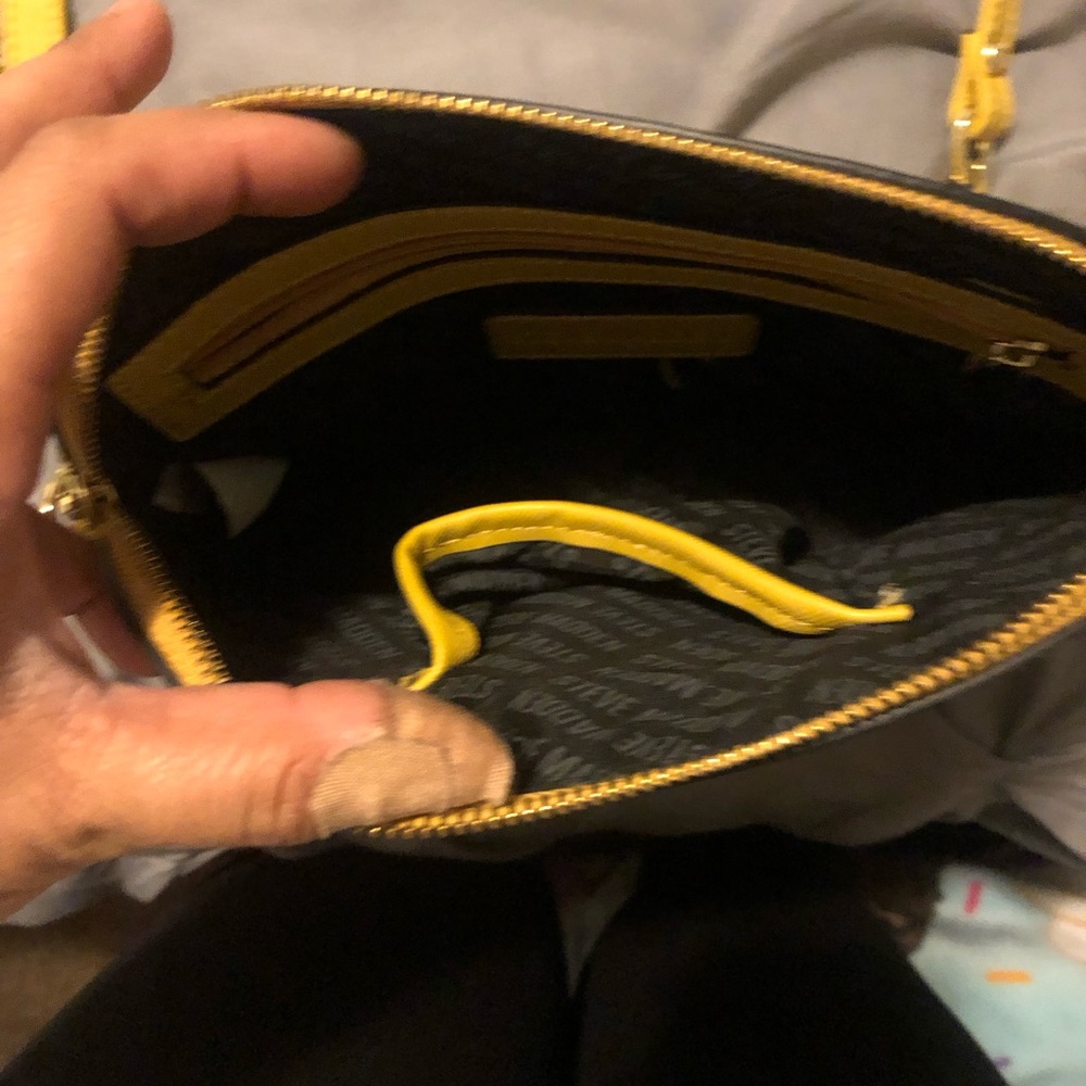 Steve Madden Crossbody Chain Purse Yellow
Item 21 - Picture 5 of 7